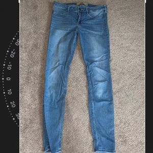 Hollister 7L medium wash jeans